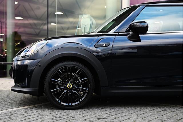 Mini Electric Classic / Panoramadak / Sportstoelen / Achteruitrijcamera / Comfort Access / LED / Head-Up / Harman-Kardon / Stoelverwarming / Airconditioning / Cruise Control