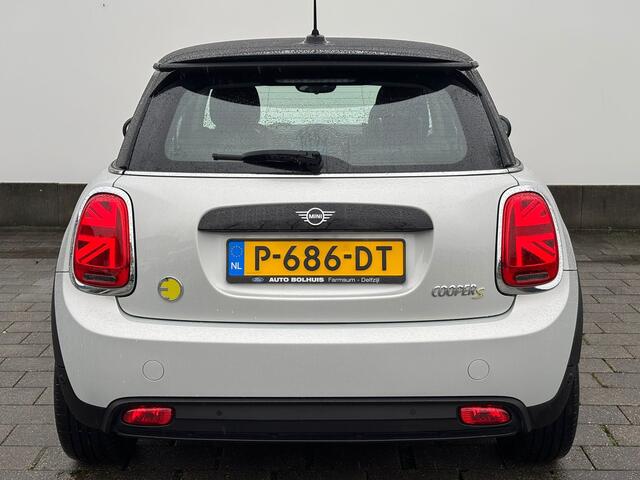 Mini Electric Classic 33 kWh | LED | Apple Carplay & Android Auto | Cruise | Parkeersensoren | Climate Control |