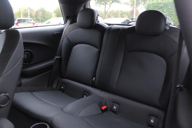 Mini Electric Mini Charged 33 kWh / Camera / Head-up / Leder / Harman Kardon / Keyless / 17'' / CarPlay / Stoelverwarming / Matrix LED / DAB / Cruise Control