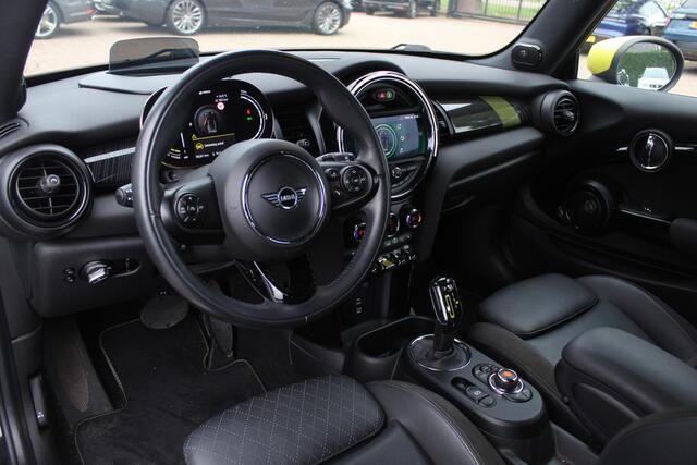 Mini Electric Mini Charged 33 kWh / Camera / Head-up / Leder / Harman Kardon / Keyless / 17'' / CarPlay / Stoelverwarming / Matrix LED / DAB / Cruise Control