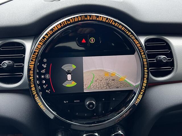 Mini Electric Cooper SE Electric Collection 33 kWh Young / Panorama schuifdak / Vol Leer / Topstaat / CCS snelladen / Stuur- & stoelverwarming / HUD / Navigatie / Apple Carplay Android / 18"LM wielen + 225/35R18 /