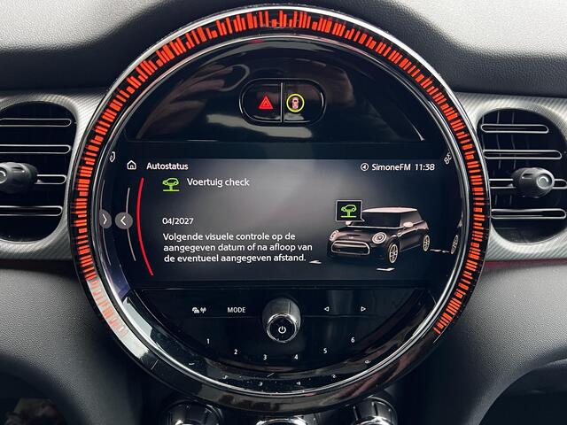 Mini Electric Cooper SE Electric Collection 33 kWh Young / Panorama schuifdak / Vol Leer / Topstaat / CCS snelladen / Stuur- & stoelverwarming / HUD / Navigatie / Apple Carplay Android / 18"LM wielen + 225/35R18 /