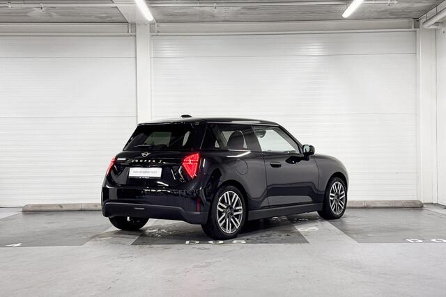 Mini Electric Cooper SE Classic XL | Panoramadak | Harman/Kardon | Stuurwielverwarming