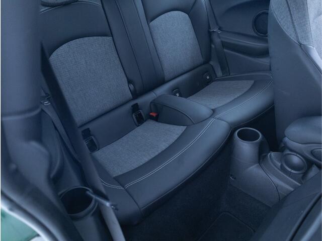 Mini Electric Mini Business 33 kWh | Airco | Led | Stoelverwarming | PDC Achter | Camera | Cruise control, Keyless, 17" Lichtmetalen velgen