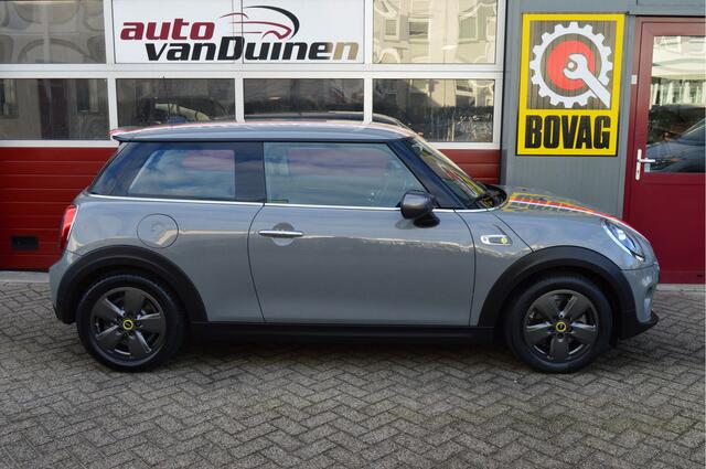 Mini Electric Mini Basic 33 kWh O.a: Navi, Clima, Cruise, Sportstoelen, Carplay, Etc. All-in prijs!