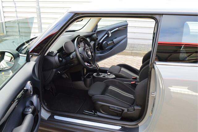 Mini Electric Mini Basic 33 kWh O.a: Navi, Clima, Cruise, Sportstoelen, Carplay, Etc. All-in prijs!