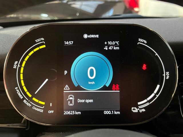 Mini Electric Mini Classic 33 kWh | Panoramadak | Verwamrd stuur | Stoelverwarming | Apple Carplay | NL auto | 1e eigenaar |