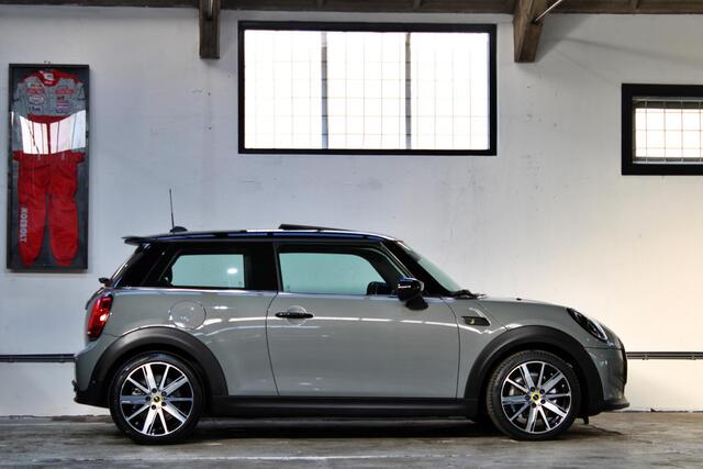 Mini Electric Mini Classic 33 kWh | Panoramadak | Verwamrd stuur | Stoelverwarming | Apple Carplay | NL auto | 1e eigenaar |