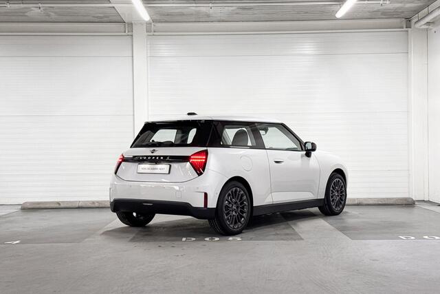 Mini Electric 3-deurs Cooper SE | Essential Trim | Achteruitrijcamera | Apple Carplay