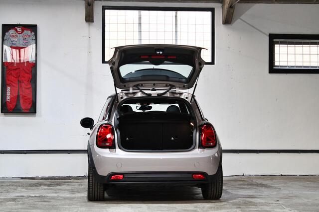 Mini Electric Mini Camden Edition 33 kWh | Panoramadak | 17 inch | Verwarmd stuurwiel | Apple Carplay | Parkeersensoren | Dealer onderhouden |