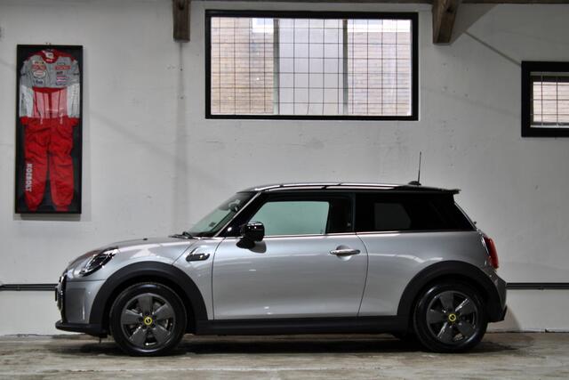 Mini Electric Mini Essential 33 kWh | LED | Apple Carplay | Stoelverwarming | Parkeersensoren | 1e eigenaar | BTW |