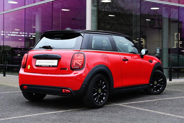 Mini Electric Classic / Sportstoelen / Achteruitrijcamera / Stuurverwarming / Comfort Access / LED / Stoelverwarming