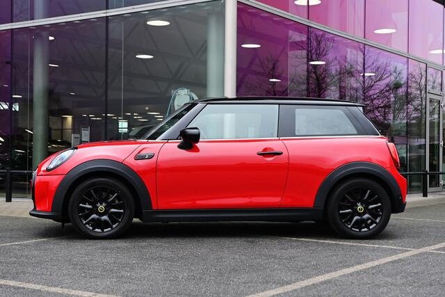 Mini Electric Classic / Sportstoelen / Achteruitrijcamera / Stuurverwarming / Comfort Access / LED / Stoelverwarming