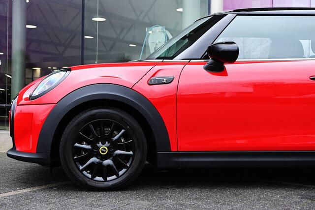 Mini Electric Classic / Sportstoelen / Achteruitrijcamera / Stuurverwarming / Comfort Access / LED / Stoelverwarming