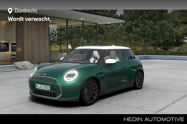 Mini Electric Cooper E Favoured M 40.7 kWh Panorama dak | Adaptive LED | stoelverwarming