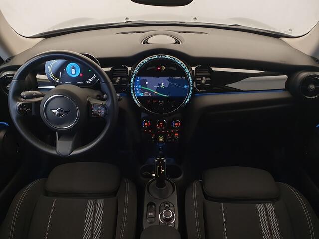 Mini Electric Mini Essential 33 kWh 184PK Camera, Stoelverwarming, Navigatie