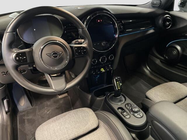 Mini Electric Cooper SE Classic Head-Up Harman/Kardon Panoramadak Leder Sportstoel Neem contact op en we maken een afspraak!