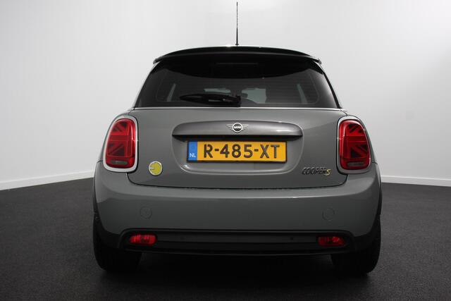 Mini Electric Cooper Charged 33 kWh | Leder | Climate Control | Cruise Control | Navigatie | Camera | Head up | Harman Kardon