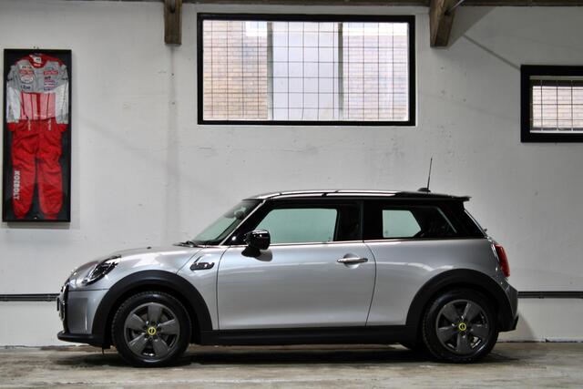 Mini Electric Mini Essential 33 kWh | Navigatie | LED | Stoelverwarming | Apple Carplay | Parkeersensoren | BTW |