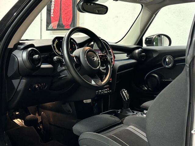 Mini Electric Mini Essential 33 kWh | Navigatie | LED | Stoelverwarming | Apple Carplay | Parkeersensoren | BTW |