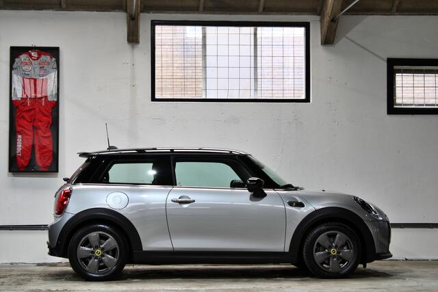 Mini Electric Mini Essential 33 kWh | Navigatie | LED | Stoelverwarming | Apple Carplay | Parkeersensoren | BTW |