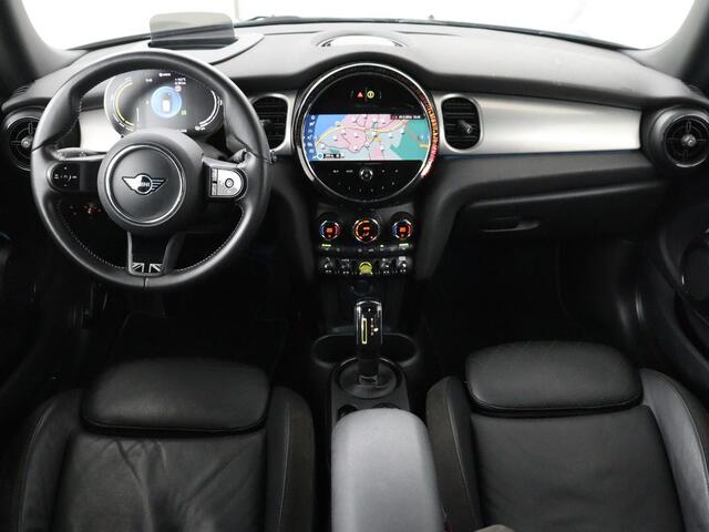 Mini Electric Mini Yours 33kWh | SOH 100% | Panoramadak | Leder | Stoelverwarming | Camera | Warmtepomp | Keyless | Head-Up | Carplay | Navigatie | Full LED | Park Assist