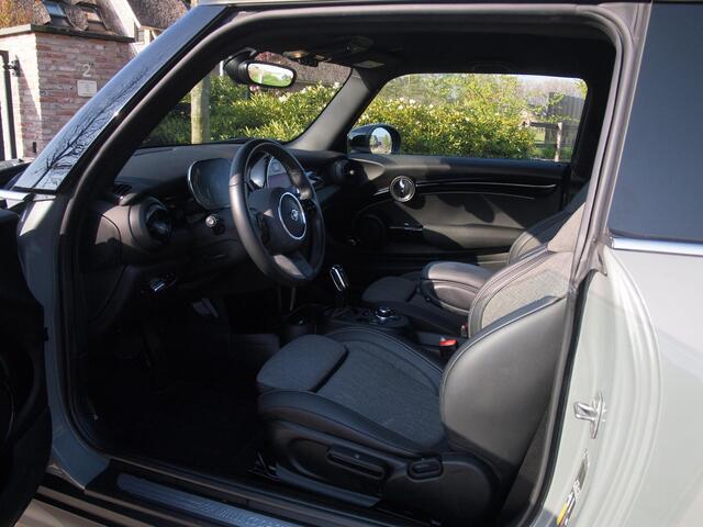 Mini Electric Mini Classic 33 kWh | Apple Carplay | Cruise Control | Parkeersensoren | NL-Auto |