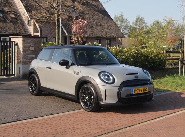 Mini Electric Mini Classic 33 kWh | Apple Carplay | Cruise Control | Parkeersensoren | NL-Auto |