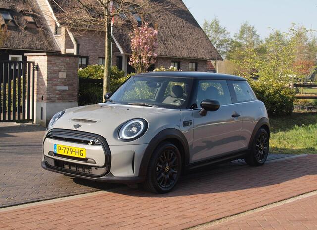 Mini Electric Mini Classic 33 kWh | Apple Carplay | Cruise Control | Parkeersensoren | NL-Auto |
