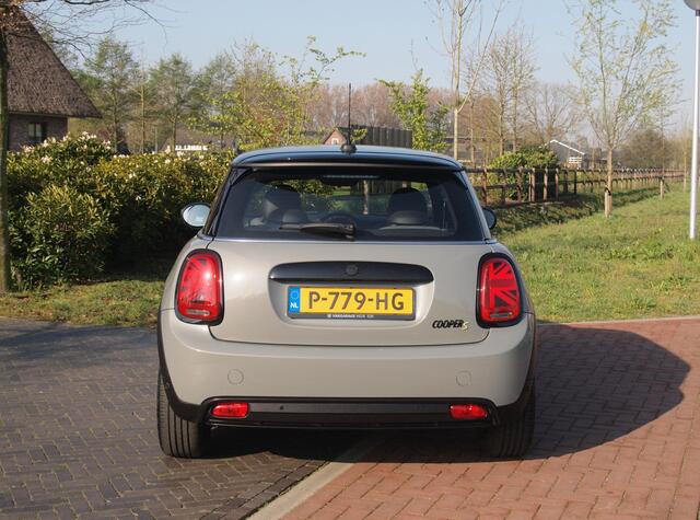Mini Electric Mini Classic 33 kWh | Apple Carplay | Cruise Control | Parkeersensoren | NL-Auto |
