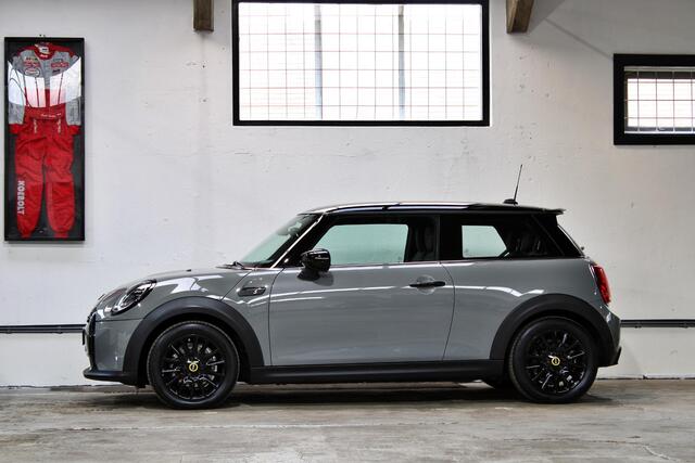 Mini Electric Mini Classic 33 kWh | Apple Carplay | Stuurwielverwarming | Camera | NL auto | 1e eigenaar | BTW | SOH 97% |