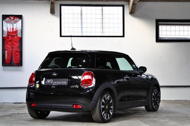 Mini Electric Mini Classic 33 kWh | Apple Carplay | Keyless | Stuurwielverwarming | NL auto | 1e eigenaar | BTW | SOH 97% |