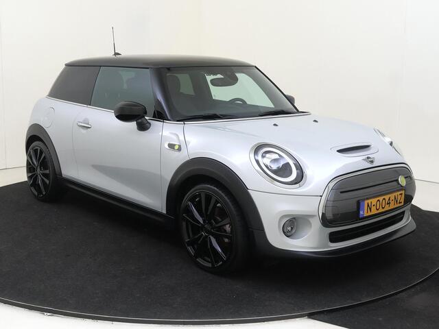 Mini Electric Mini Essential 33 kWh SOH waarde 97 % | airco automatisch | cruise control | LED koplampen | lederen/stof bekleding | lichtmetalen velgen 17"| navigatiesysteem full map |