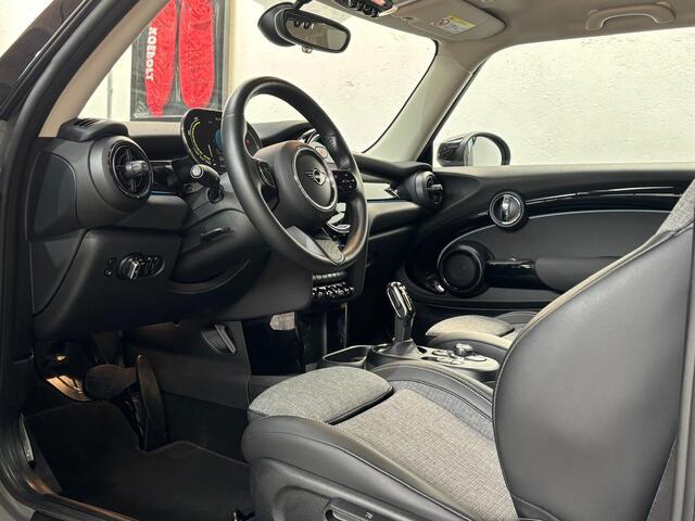 Mini Electric Mini Classic 33 kWh | Apple Carplay | Parkeersensoren achter | NL auto | 1e eigenaar | BTW |