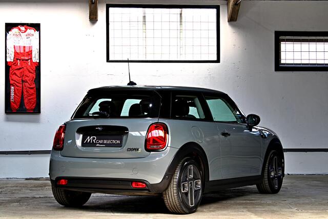 Mini Electric Mini Classic 33 kWh | Apple Carplay | Parkeersensoren achter | NL auto | 1e eigenaar | BTW |