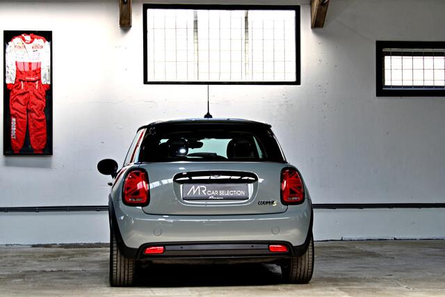 Mini Electric Mini Classic 33 kWh | Apple Carplay | Parkeersensoren achter | NL auto | 1e eigenaar | BTW |