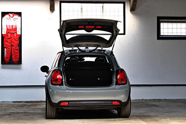 Mini Electric Mini Classic 33 kWh | Apple Carplay | Parkeersensoren achter | NL auto | 1e eigenaar | BTW |