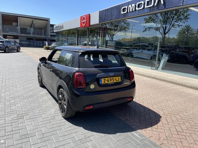 Mini Electric Mini MINI Yours 33 kWh | Leder | Premium Audio | Panoramadak | Camera | SOH 96.2% |