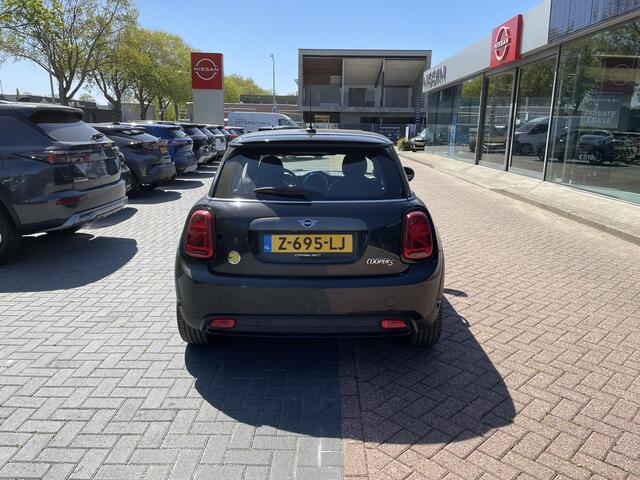 Mini Electric Mini MINI Yours 33 kWh | Leder | Premium Audio | Panoramadak | Camera | SOH 96.2% |