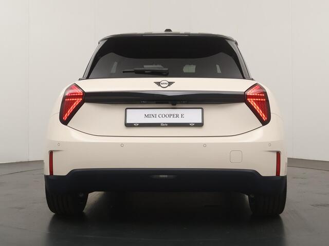 Mini Electric Mini Cooper SE Paul Smith Ed. XL 54.2 kWh | Panorama Dak | Elektrisch Verstelbare Stoelen Met Geheugen | Premium Sportstoelen | Sportstuur
