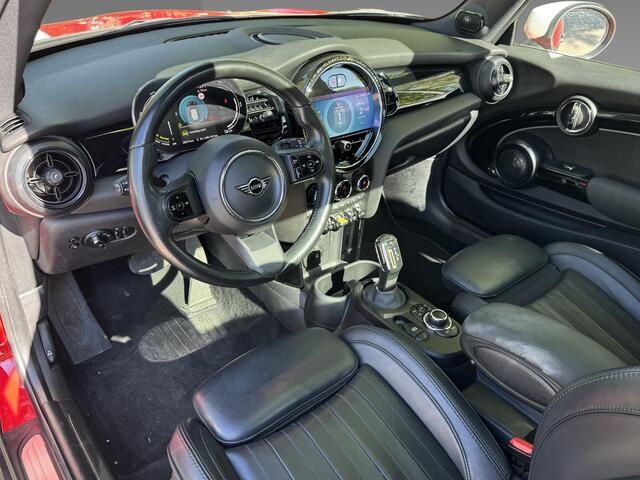 Mini Electric Business Edition 33 kWh Glazen Panoramadak | Volleder Yours | Harman Kardon | Stuur & Stoelverwarming | Comfort Access | Camera | Navigatiesysteem