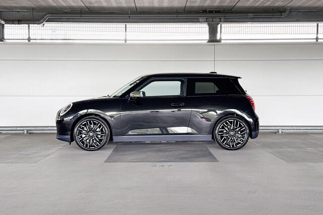 Mini Electric Cooper 3-deurs Cooper SE Paul Smith Ed. XL 54.2 kWh | Paul Smith Edition | 18 Inch Night Flash Spoke black
