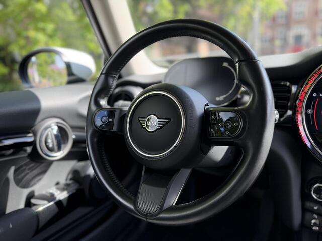Mini Electric Mini Essential 33 kWh | PDC | DigiDash | SportStoelen | BTW |