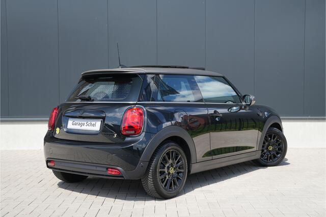 Mini Electric Mini MINI Yours 33 kWh - Pano - Stoelverwarming - Camera - Keyless - LED - H&K - Rijklaar