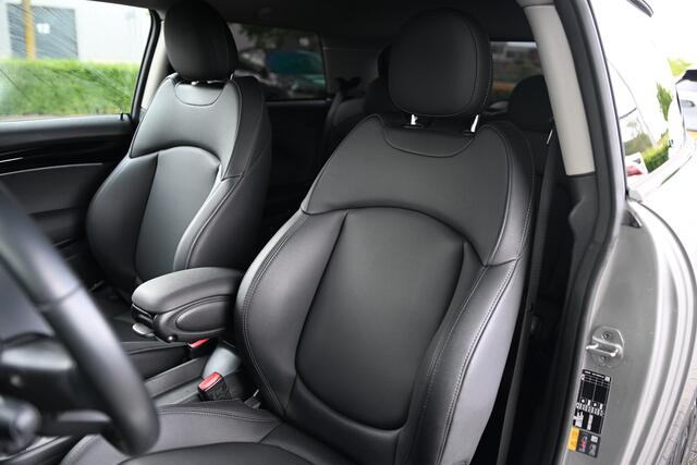 Mini Electric Hatchback / Sportstoelen / Comfort Access / Achteruitrijcamera / Stoelverwarming / 16" LM Victory Spoke zwart