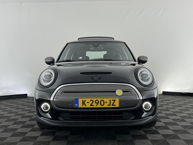 Mini Electric Yours 33 kWh [ 3-Fase ] {SOH-97%} (INCL-BTW) Aut. *HEATPUMP | PANO | LEATHER | DIGI-COCKPIT | HEAD-UP | FULL-LED | NAVI-FULLMAP | HEATED-SPORTSEATS | DAB | CRUISE | HARMAN/KARDON | CAMERA | KEYLESS | AMBIENTLIGHT | 17"ALU*