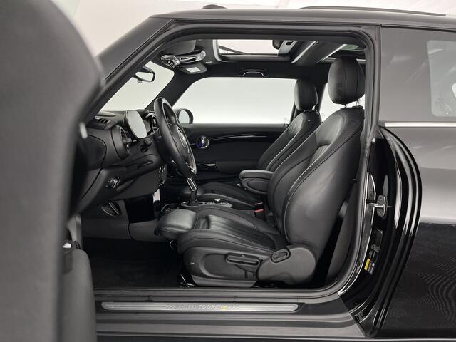 Mini Electric Yours 33 kWh [ 3-Fase ] {SOH-97%} (INCL-BTW) Aut. *HEATPUMP | PANO | LEATHER | DIGI-COCKPIT | HEAD-UP | FULL-LED | NAVI-FULLMAP | HEATED-SPORTSEATS | DAB | CRUISE | HARMAN/KARDON | CAMERA | KEYLESS | AMBIENTLIGHT | 17"ALU*