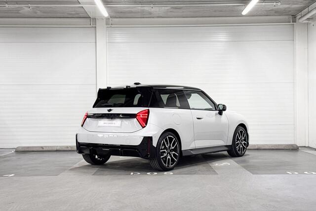 Mini Electric Cooper 3-deurs Cooper SE | John Cooper Works uitvoering | Pakket M | 18" JCW Lap Spoke 2-tone