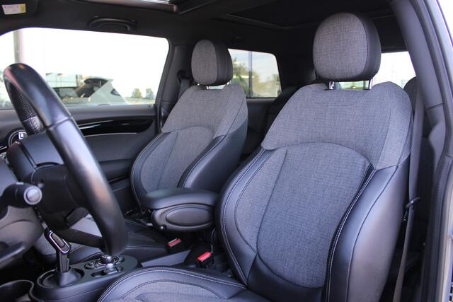 Mini Electric Classic / Panoramadak / Sportstoelen / Comfort Access / Achteruitrijcamera / Active Cruise Control / Head-Up
