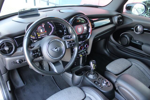 Mini Electric Classic / Panoramadak / Sportstoelen / Comfort Access / Achteruitrijcamera / Active Cruise Control / Head-Up